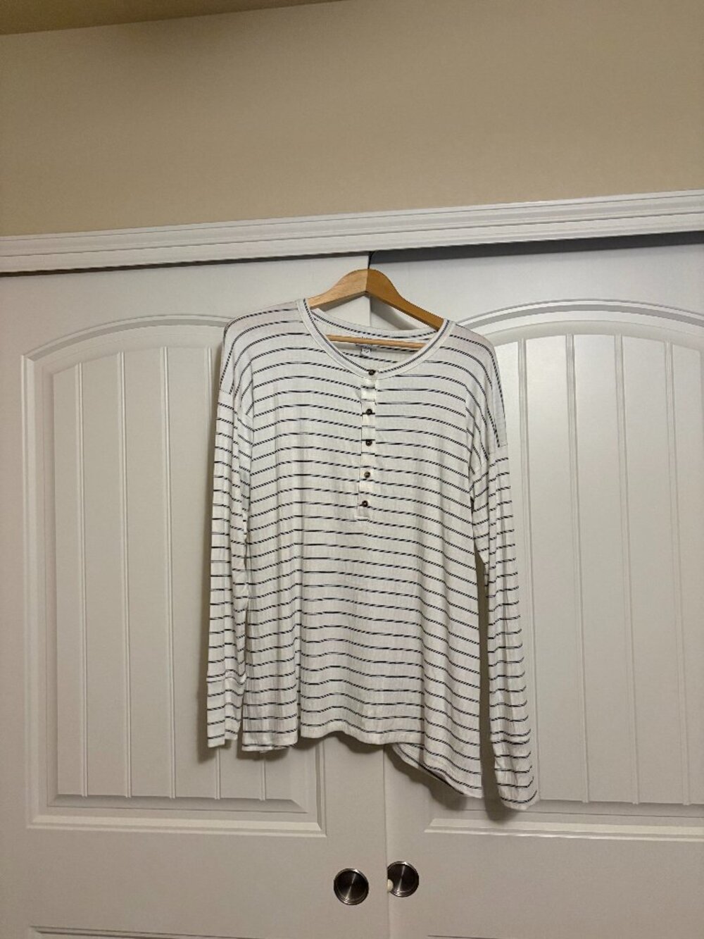Peyton Jensen Henley Top Large White Striped Long Sleeve Rayon Blend Classic